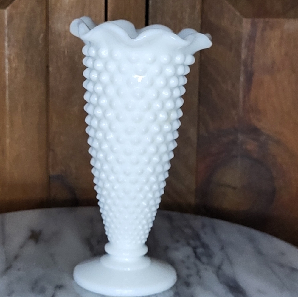 Smith Milk Glass Vase - Picture 9 of 9